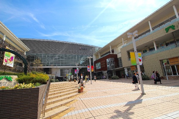 たまプラーザ駅(再開発中の駅前が次々と整備されています。より使いやすく、よりブランド力をつけたたまプラーザ駅が誕生するのは間近です。)