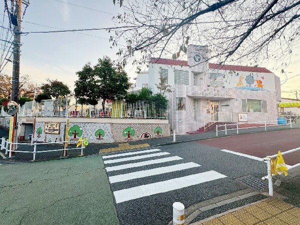 玉川中央幼稚園(子さまの通園も安心です。少人数・異年齢保育の環境で、体と心をのびのび育むことができます。)