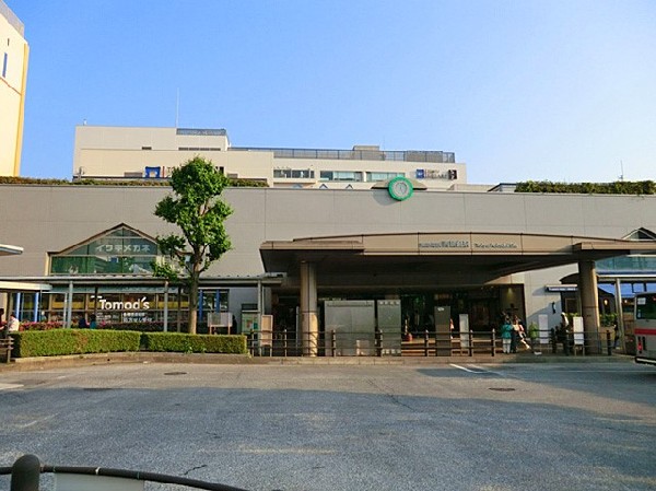 田園都市線 青葉台駅(言わずと知れた田都の人気駅。駅周辺の道路、街路樹、街並みが綺麗なことと、雰囲気ある店舗が多いことでお洒落な街として君臨している。)