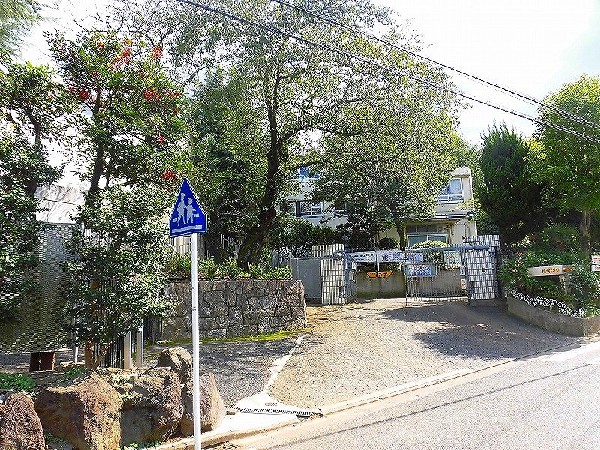 生田中学校　(成長の過程でより濃い時間を過ごす3年間。お子様にとって、とても大切な思い出となるはずです。)