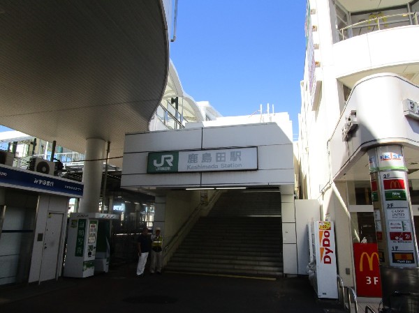 鹿島田駅　(各駅停車でも「川崎」駅まで7分、「武蔵小杉」駅まで6分。近隣の駅と異なり快速電車が停車します。また、「新川崎」駅まで徒歩で行くこともできます。)