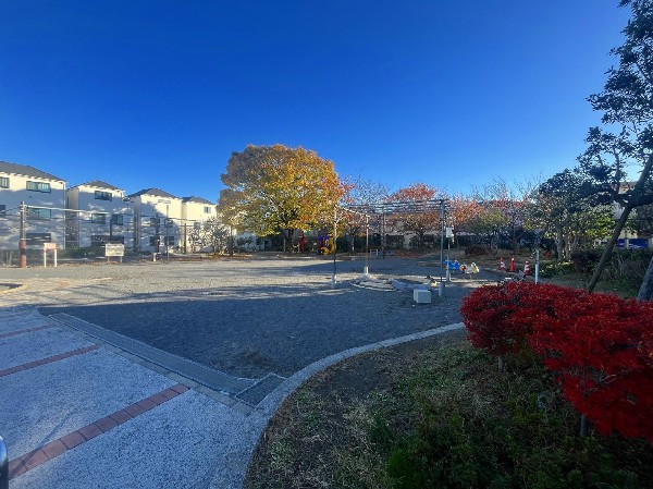 井田杉山町北公園(住宅街らしく近隣には公園が複数ありますので、お子様にも嬉しい住環境です。きっと、お気に入りの公園がみつかるはずです。)