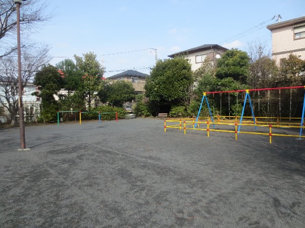 王禅寺西公園(住宅街らしく近隣には公園が複数ありますので、お子様にも嬉しい住環境です。きっと、お気に入りの公園がみつかるはずです。)