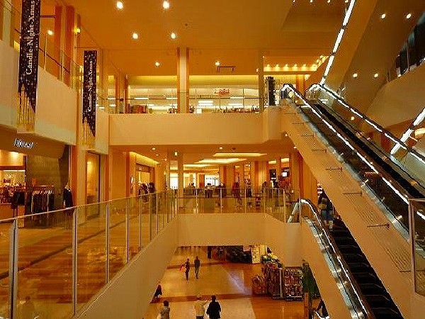 トレッサ横浜(トヨタが開発する首都圏初のオートモール複合施設！約220店舗の専門店で構成されたショッピングモール)