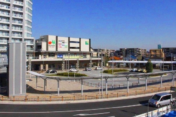 長津田駅(田園都市線と横浜線が交差するターミナルステーション。再開発に伴い、駅前が見違えるほどに綺麗になっている。)