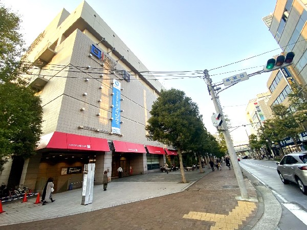 青葉台東急スクエア(「きょうも、あしたも、あさっても。」をテーマに地域のランドマークとして皆さまに毎日お越しいただける空間を創造していきます。 )