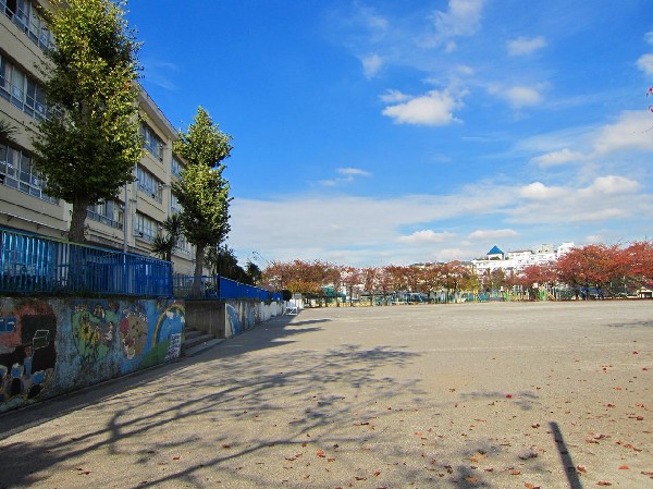 川崎市立長沢小学校(教育方針は自ら考え判断し、主体的に行動できる子、認め合い、励まし合い、させ合うやさしい子、苦手なことにも挑戦し、最後までやり遂げる子。)