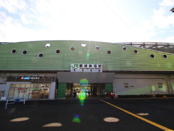 稲城長沼駅(駅近くには「いなぎ発信基地ペアテラス」（観光案内スポット）があり、イベントなども開催しています。)
