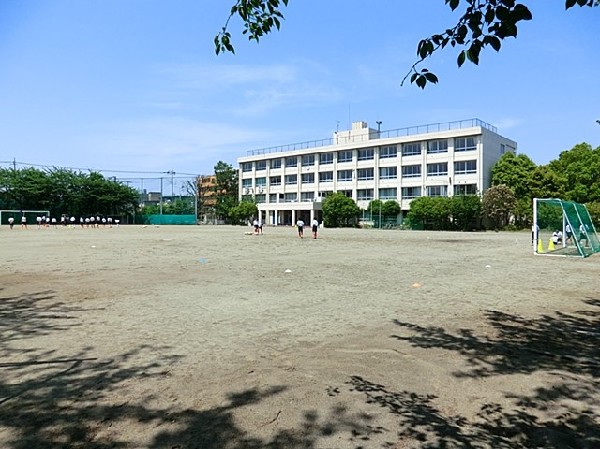 稲城市立稲城第四中学校(学校教育目標：自ら学び、考え、表現する　他を思いやり、力を合わせる　たくましい気力・体力を養う。)