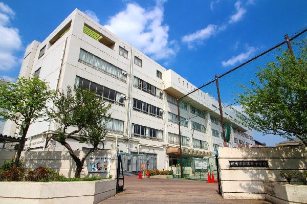 末長小学校(目指す学校像は、児童の社会性を育み、主体性を尊重し、完成を磨く学校。家庭・地域から信頼される学校です)