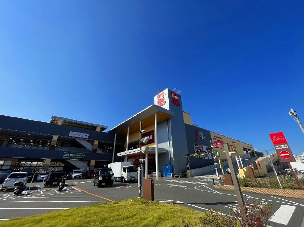 ベルク フォルテ　横浜川和町店(「地域社会の人々に より充実した生活を」、これをコンセプトに生鮮食料品を中心に地域密着型のストアづくりに取り組んでおります。)