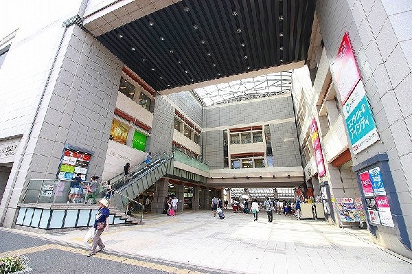 日吉駅　(東横線通勤特急・急行停車駅、グリーンライン始発駅。「渋谷」駅へ約20分、「横浜」駅へ約12分と、好アクセス駅です。)