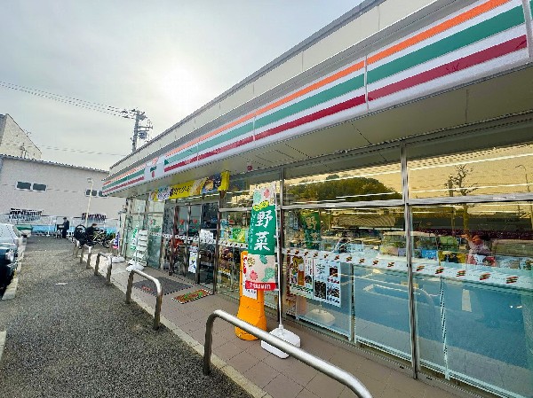 セブンイレブン横浜師岡町店(セブンミール、お弁当に定評のあるセブンイレブン、コンビニエンスの最大手ですね。)