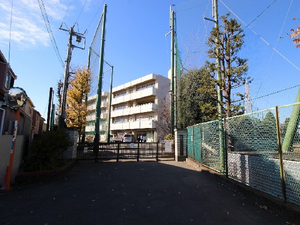 六角橋中学校(昭和22年5月1日に開校して，創立75年目を迎えました。)