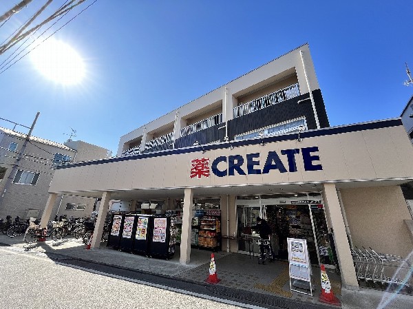 クリエイトSD川崎宿河原南口店(豊富な品揃えときめ細やかなサービスのドラッグストア。プライベートブランドの商品開発にも力を注いでいます)