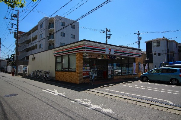 セブンイレブン川崎二子6丁目店　(やはり近くにあると誰でも嬉しいコンビニ。お弁当や惣菜などの美味しさがありがたい。)