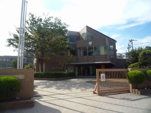 井田中学校(1200井田杉山町　　2010　知・徳・体の調和のとれた人間性豊かな、しなやかで　たくましい人を育成する)