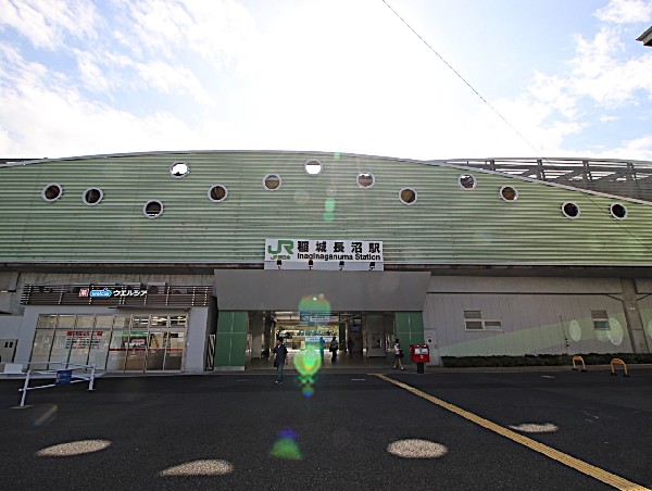 稲城長沼駅(駅近くには「いなぎ発信基地ペアテラス」（観光案内スポット）があり、イベントなども開催しています。)