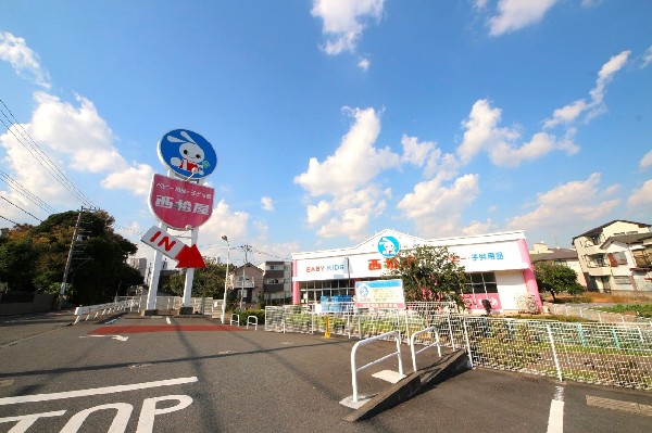 西松屋川崎中丸子店　(ベビーキッズ用品専門店。衣料品、おむつ、離乳食、ベビーカー等育児用品全般が揃います。)