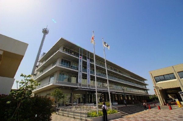 区役所(幸区役所　引越しや出産、検診、保育園の入園、年金、税金、各種手続き等々、節目で必ず行く必要がある区役所。)