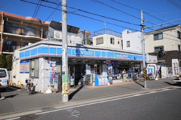 ローソン 中原上小田中一丁目店(時間を問わず、幅広い品物が揃うコンビニ。いまや買物以外でも、行政、銀行、民間サービス等も利用できる便利な施設。)