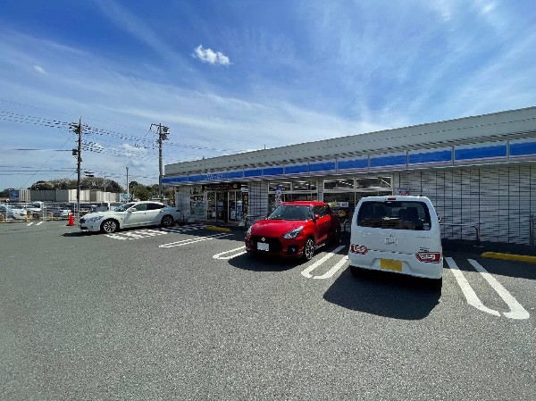 ローソン 川崎上麻生七丁目店(「マチのほっとステーション」をスローガンに掲げる通り、忙しい日々に「ほっ」とするひとときをもたらします。)