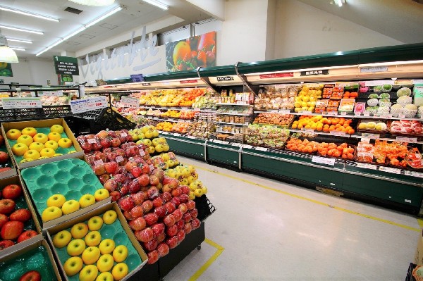 オーケー野川店(『高品質、エブリデイロ-プライス、毎日が特売です！』。オーケーに来る人には損はさせないを目標にしている。)