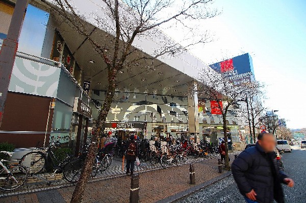 西友市ヶ尾店(言わずと知れた低価格が売りのスーパー。「お客さまに低価格で価値あるお買物の機会を提供し、より豊かな生活の実現に寄与する」 の実現を目指します。)
