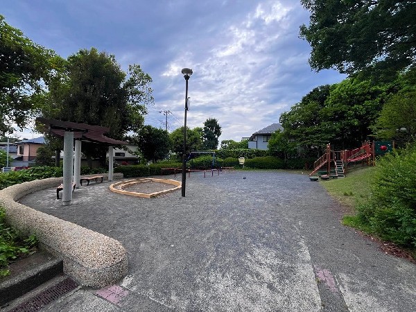 牛久保のぞみがおか公園(緑豊かな公園で、アスレチック施設風の遊具もあり、施設の充実している公園です。)