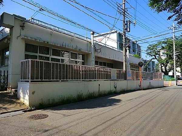 野川南台保育園　(近隣には保育園が点在しており、とても心強い環境です。毎日の生活の一部だから、送り迎えなどの負担も減りますね。)