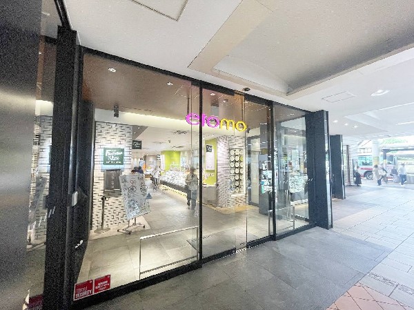 etomoあざみ野(「エトモ」ブランドが東急が展開するのは、通勤・通学で駅を利用されるお客様をターゲットとした駅構内・駅近接の商業店舗です。)
