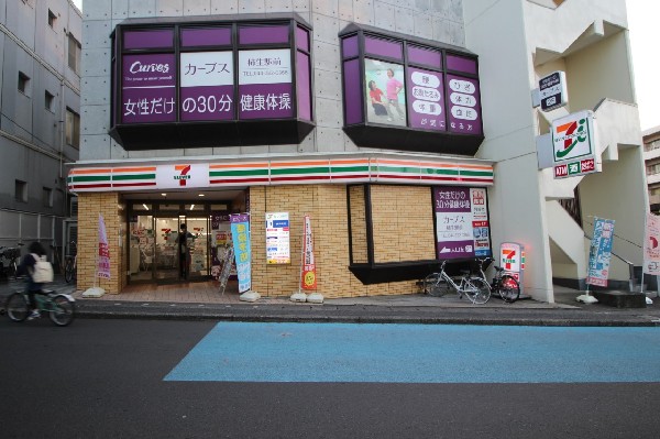 セブンイレブン　川崎柿生駅前店(セブンミールは大好評です。今や公共料金の支払いや宅配など、色々な用途があるコンビニは必須ですね。)