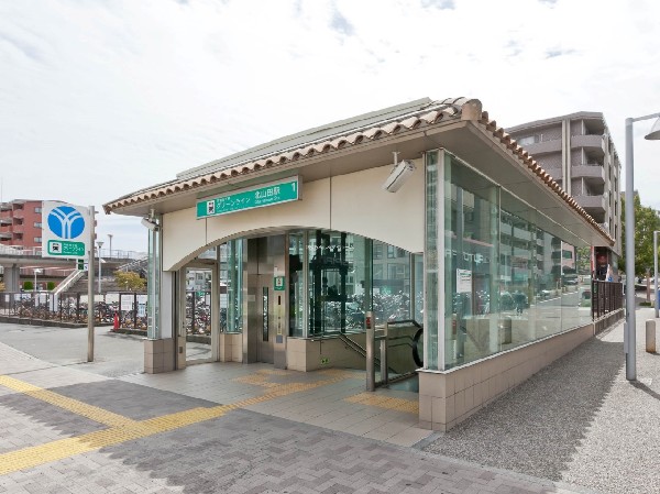 横浜市グリーンライン「北山田」駅　(横浜方面や都内方面、どちらにもアクセス良好です。駅周辺には商業施設、少し離れると住宅街と、利便性と住環境のバランスが整うエリアです。)