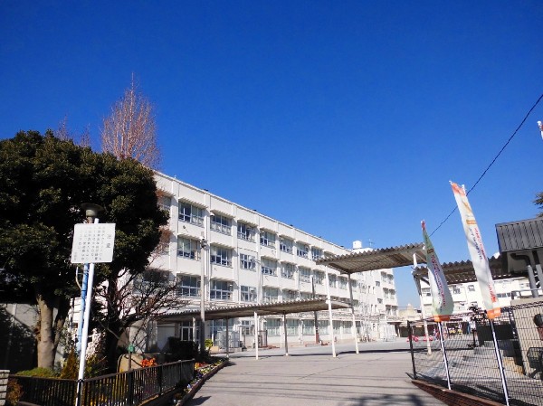 大曽根小学校　(学校保健優良校や学校給食優良校などで表彰された実績を持ち、県や市の研究指定校として研究発表を実施したこともあります。)