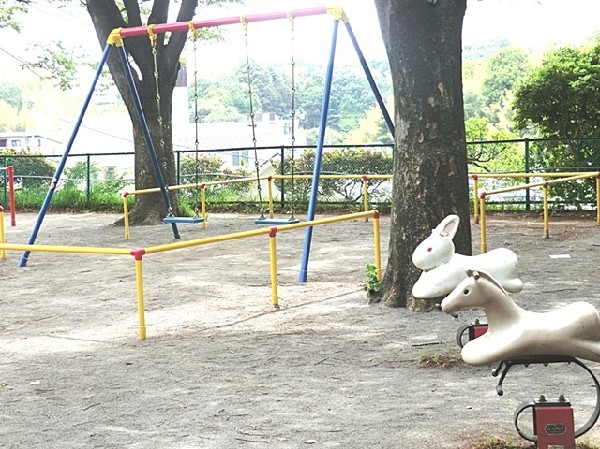 美しが丘第七公園(住宅街らしく近隣には公園が複数ありますので、お子様にも嬉しい住環境です。きっと、お気に入りの公園がみつかるはずです。)