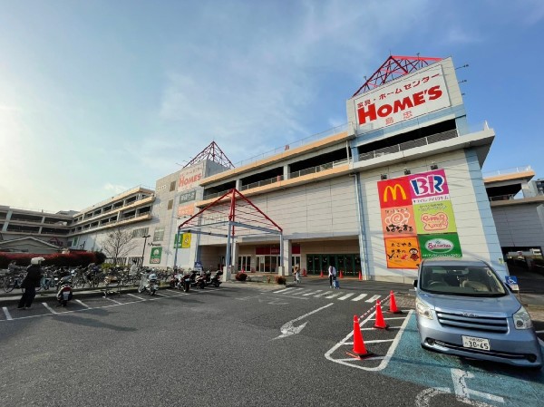 島忠ホームズ川崎大師店(日用品、ペット用品、家電から建築資材まで何でもそろうホームセンターです。)