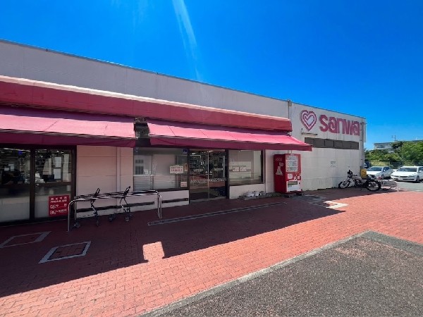 sanwa 鴨志田店(地域に密着した食品スーパーマーケット三和（SANWA）。営業時間10：00-21：00。)