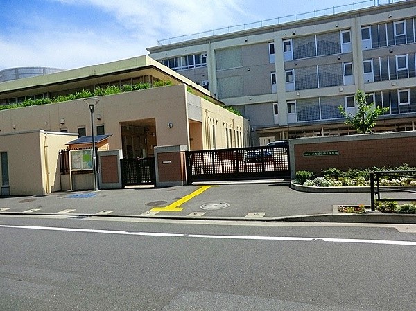 たちばな中央保育園(川崎市の認可保育園。対象は0歳～5歳で定員90名です。祝祭日を除く月曜～土曜で7時～20時まで預かってくれます。)