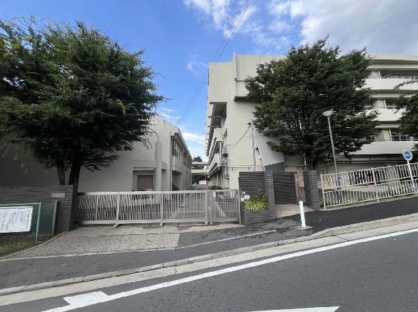 下田小学校(小中一貫教育を推進している小学校。義務教育9年間の学習指導と生活指導の円滑な接続が図れるよう、中学校の区を基本として推進しています。)