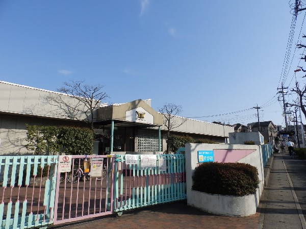 子育て支援センターすがお　(0歳～就学前のお子さんと保護者の方が気軽に遊べる場所。子育てに関する講座等を行っています。)