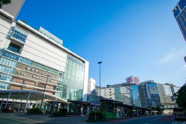 横浜駅(東横線／みなとみらい線・JR各線・京急・相鉄・横浜市営地下鉄の11路線が乗り入れるターミナル駅です。)