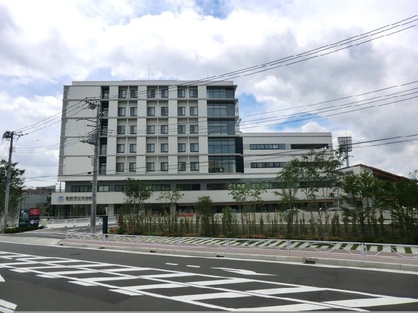 横浜市立市民病院(腎臓内科など34の診療科がある総合病院。高度な医療と先進的な手術などに対応。総合的ながん対策を行う。)