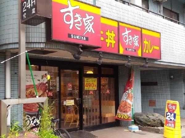 すき家戸部駅前店(チーズ牛丼などトッピングが人気。カレーや各種丼などのメニューも充実。テーブル席もあり家族連れでも行きやすい。)