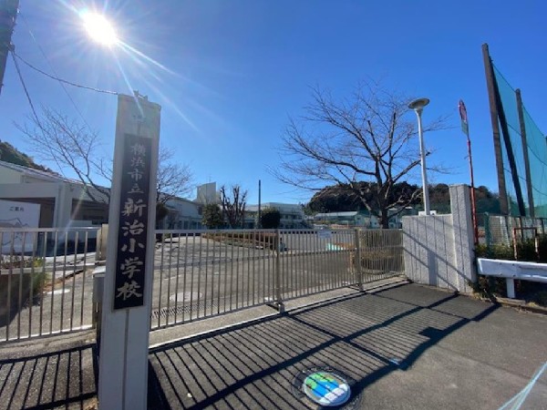 クリエイトSD緑三保町店(医薬品、化粧品、日用品、ベビー用品はもちろん、野菜、精肉、冷凍食品、酒、たばこも取扱う。駐車場有。)