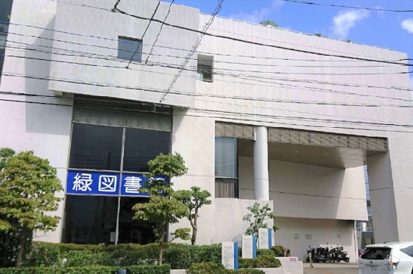中山駅(横浜線と地下鉄グリーンラインが通る駅。南口からズーラシア行きバスあり。商店街もあり買い物に便利な駅。)