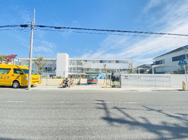 あさひ台幼稚(三ツ池公園近くの幼稚園で、スローガンは「遊びの王様、どろんこ隊」。園庭に水たまりを作って遊べます。)