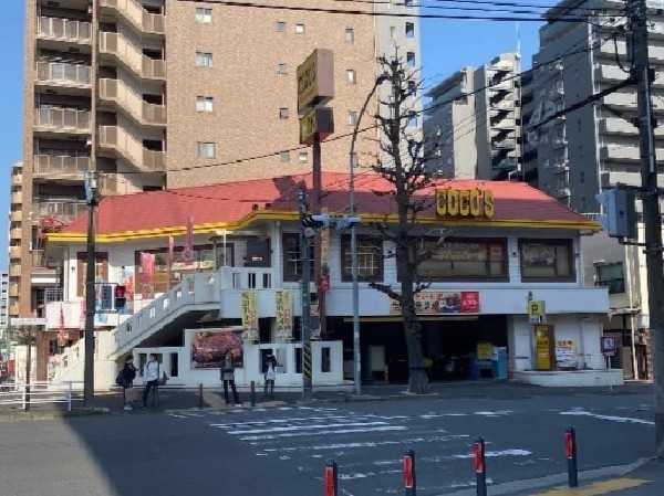 ココス 横浜阪東橋店(お子様連れでも安心して食べに行けるファミリーレストラン。ビーフハンバーグとドリンクバーが人気です。)