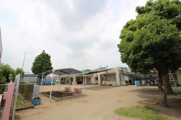 鴨居保育園(異年齢児との交流保育や行事などで色々な経験ができる保育園。鶴見川まで散歩に行くこともあるそうです。)