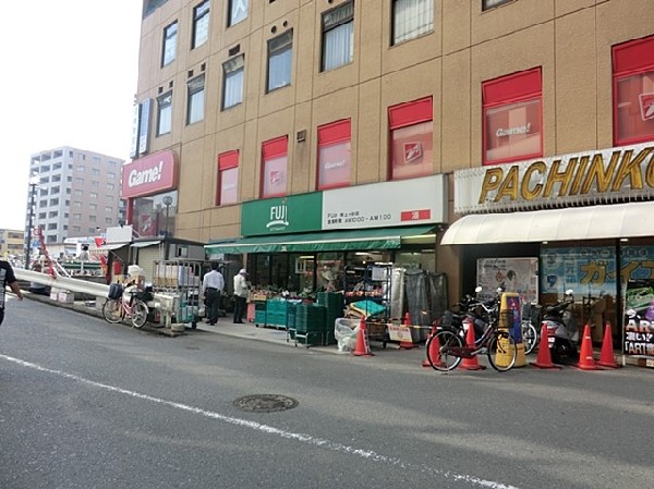 ＦＵＪＩ保土ヶ谷店(営業時間は9時30分～25時。宅配あり。駅から近く遅くまで営業しているので帰宅時の買い物に便利です。)