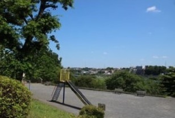 いぶき野第二公園(高台にあり、恩田川や田園が見渡せる気持ちの良い公園。四季折々の自然が楽しめる。遊具がありお子様も〇)